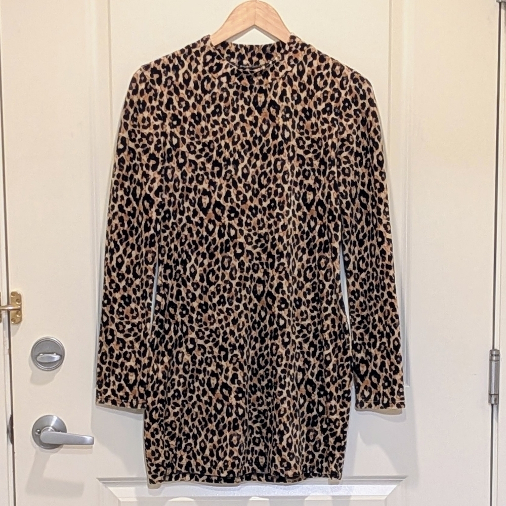3/$30 EUC M Fuzzy Leopard Print Long Sleeve Mini Dress